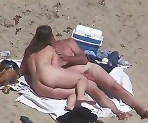 Nude Beach - Exhibitionists Pt 01