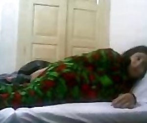 Very Cute Paki Couple Have Awesome Homemade Sex