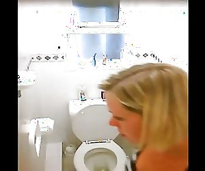 Sexy Mom Bathroom Hidden Camera